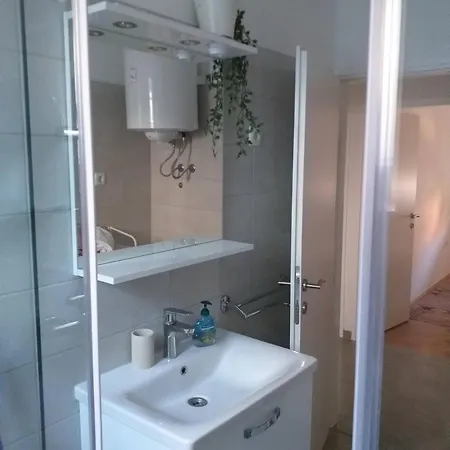 Linda Apartman Vrgada